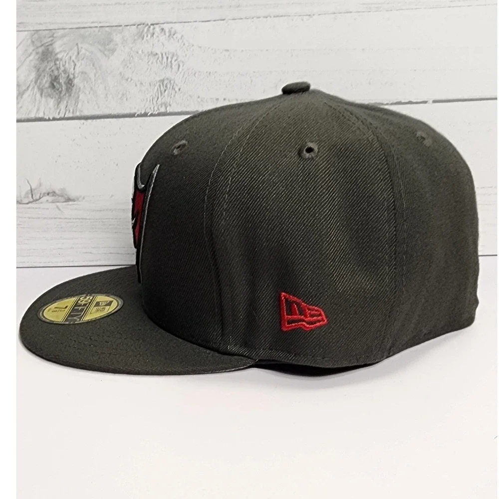 New Era 59FIFTY Tampa Bay Buccaneers Fitted Hat 7 3/8 Black‎ NFL Football Cap